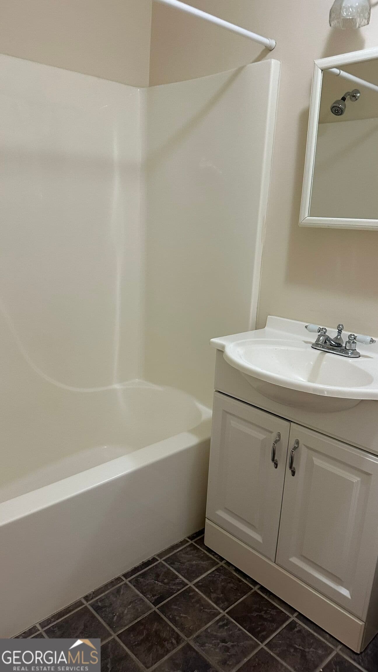 3 bedroom, 3.5 bathroom, 2,020 sq ft townhouse for rent at 1934 Ivy Glen Drive, Smyrna, GA 30082 for $2,400 a month — photo 9