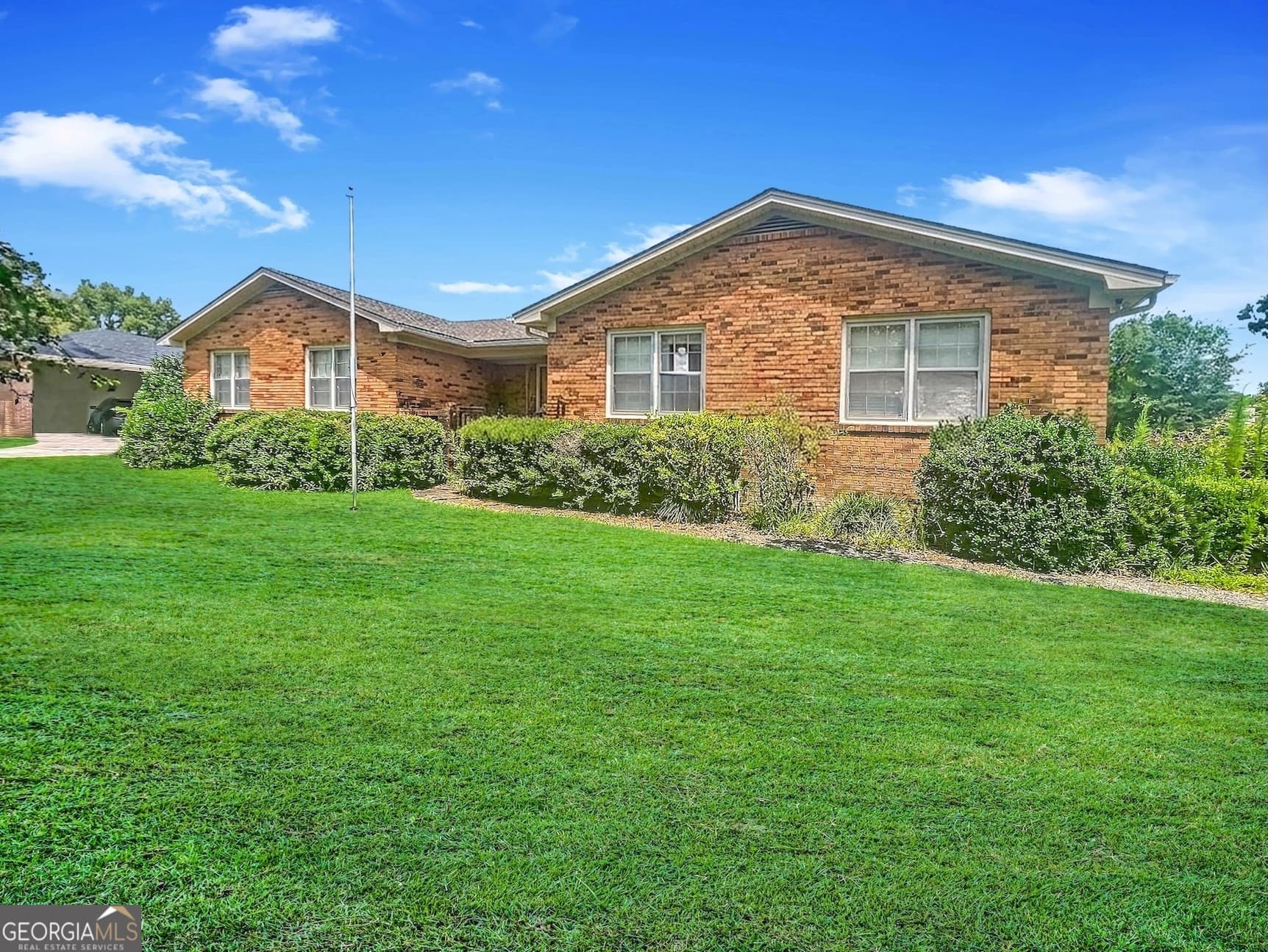 4 bedroom, 2 bathroom, 2,378 sq ft single family residence for sale at 4115 Lantern Lane, Valdosta, GA 31602 — photo 2