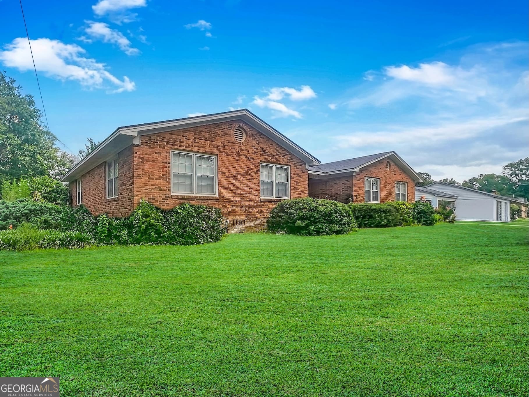 4 bedroom, 2 bathroom, 2,378 sq ft single family residence for sale at 4115 Lantern Lane, Valdosta, GA 31602 — photo 3