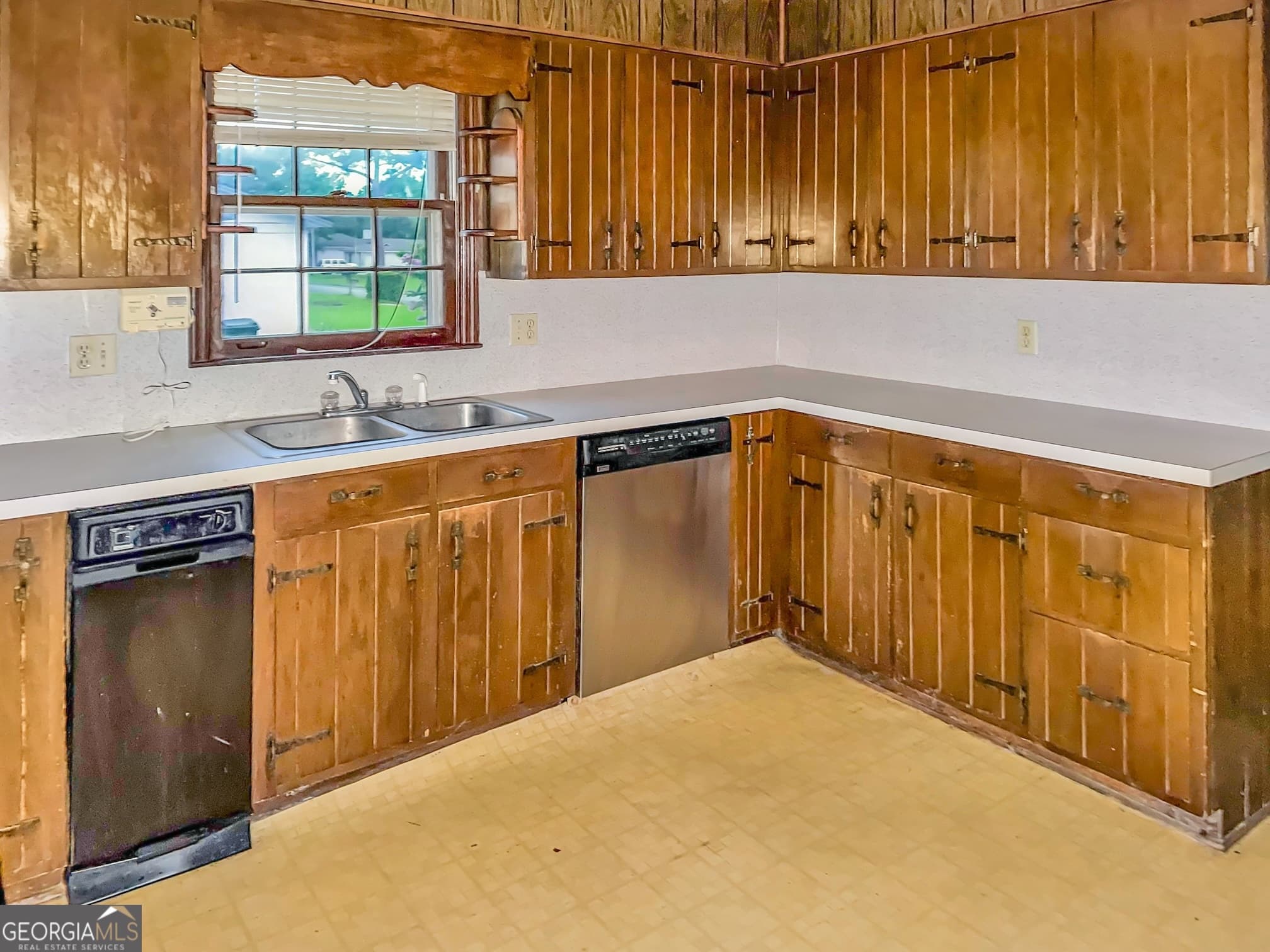 4 bedroom, 2 bathroom, 2,378 sq ft single family residence for sale at 4115 Lantern Lane, Valdosta, GA 31602 — photo 9