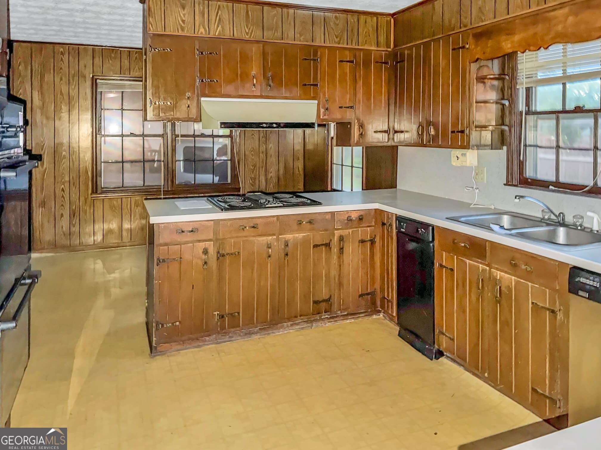 4 bedroom, 2 bathroom, 2,378 sq ft single family residence for sale at 4115 Lantern Lane, Valdosta, GA 31602 — photo 8
