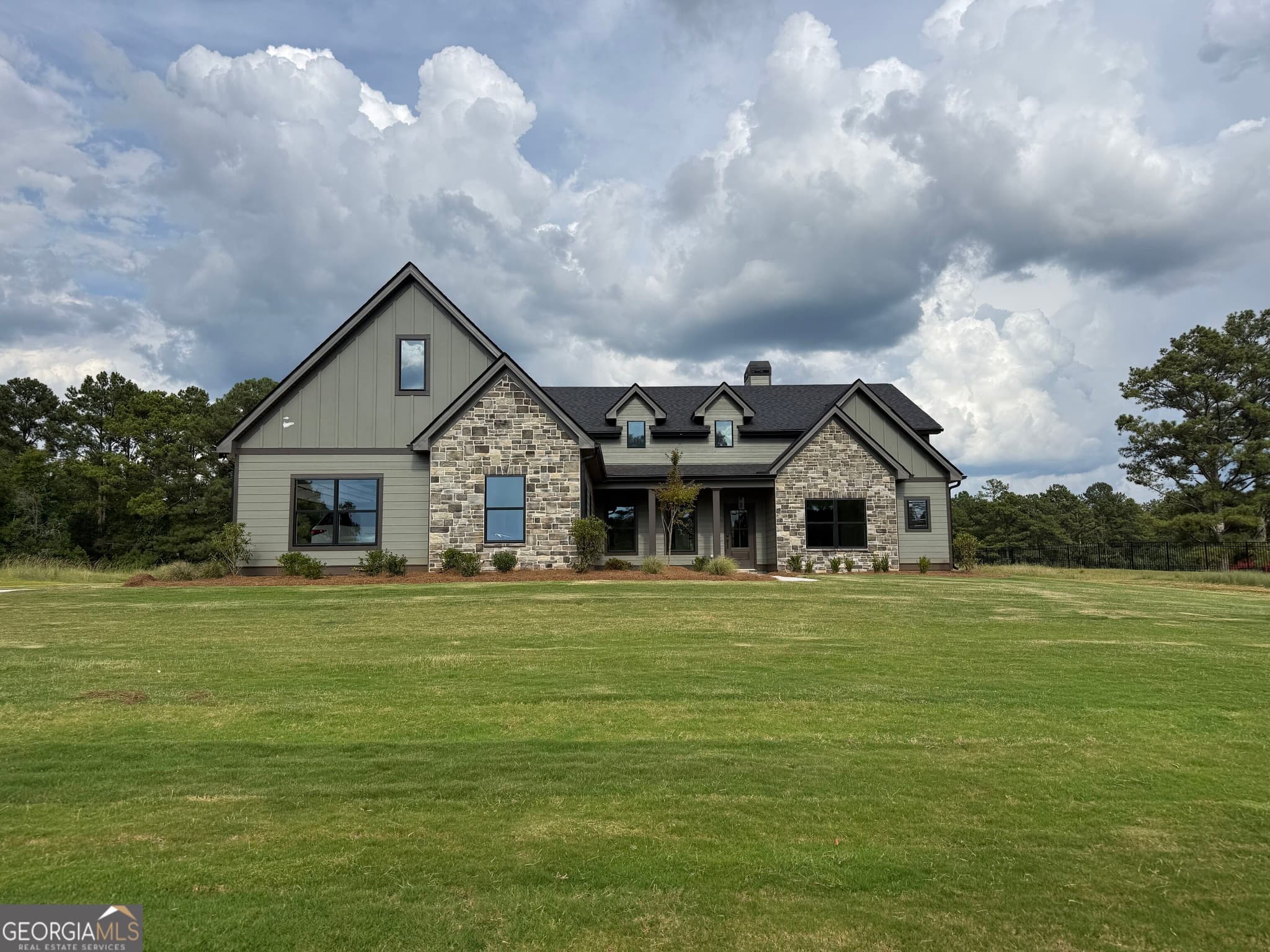 4 bedroom, 3.5 bathroom, 2,727 sq ft single family residence sold at 560 Lake Point Drive, Williamson, GA 30292
