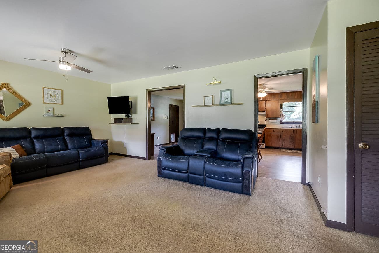 4 bedroom, 2 bathroom, 1,821 sq ft single family residence for sale at 1325 Pine Barren Road, Pooler, GA 31322 — photo 7