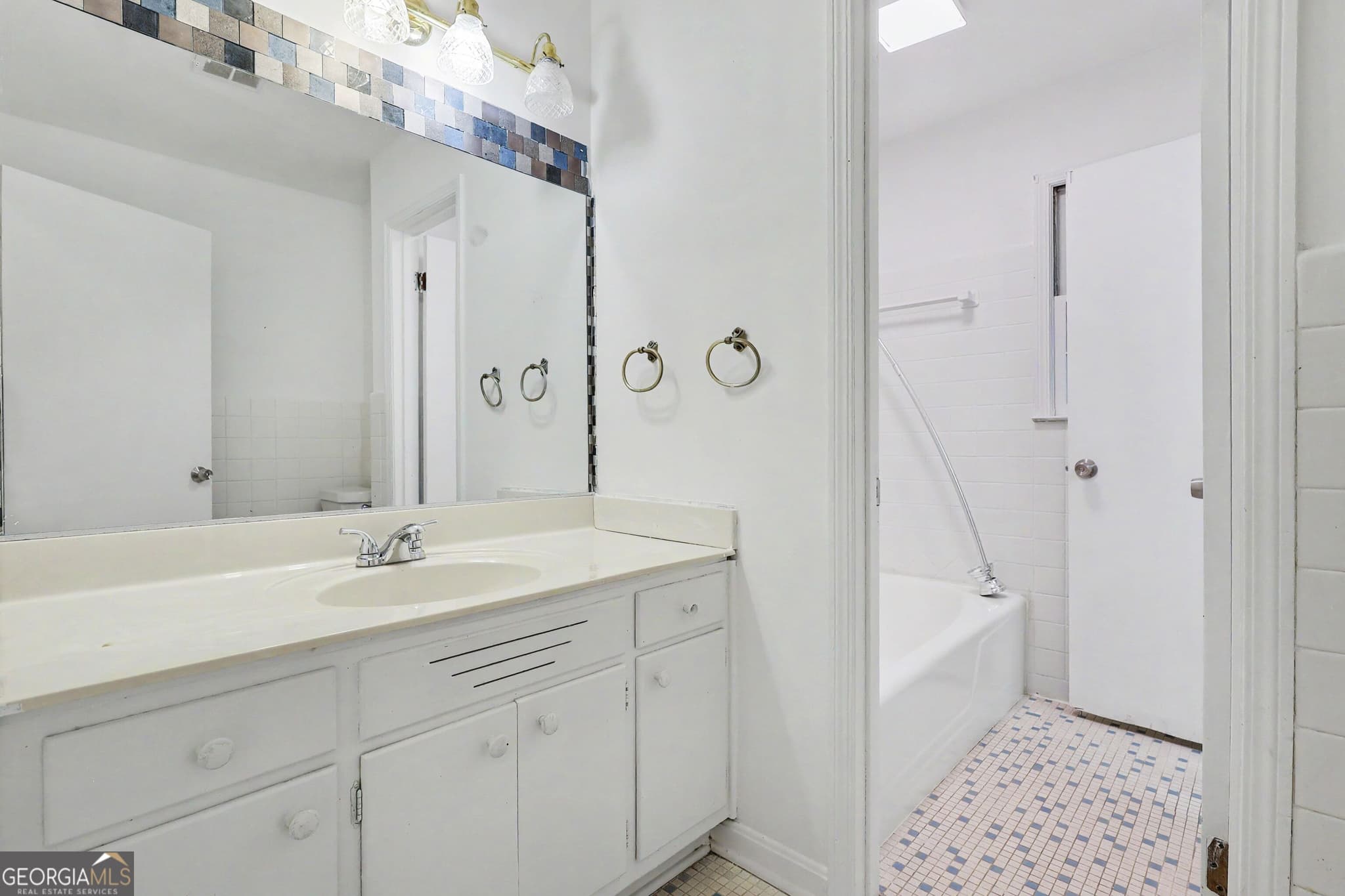 4 bedroom, 3 bathroom, 2,648 sq ft single family residence for sale at 6663 Peacock Boulevard, Morrow, GA 30260 — photo 7