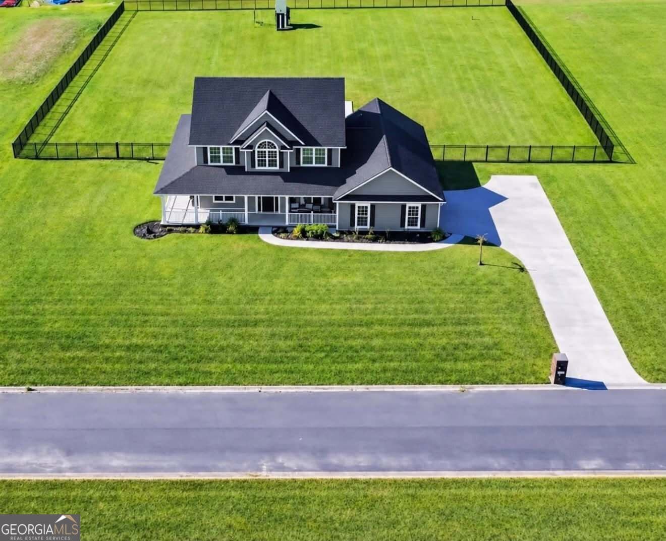 4 bedroom, 3.5 bathroom, 2,496 sq ft single family residence for sale at 1512 Plantation Circle, Blackshear, GA 31516 — photo 4