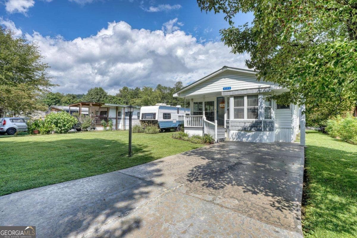 1 bedroom, 1 bathroom single family residence for sale at 4353 Riverbank Run, Hiawassee, GA 30546 — photo 2