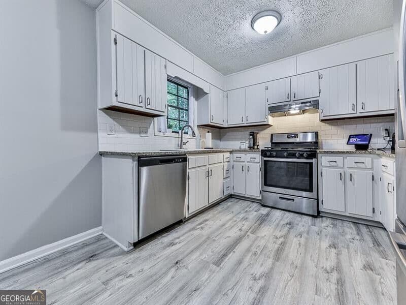 3 bedroom, 3 bathroom, 2,214 sq ft single family residence for sale at 389 Saint Albans Court, Mableton, GA 30126 — photo 6