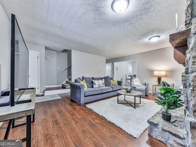 3 bedroom, 3 bathroom, 2,214 sq ft single family residence for sale at 389 Saint Albans Court, Mableton, GA 30126 — photo 3
