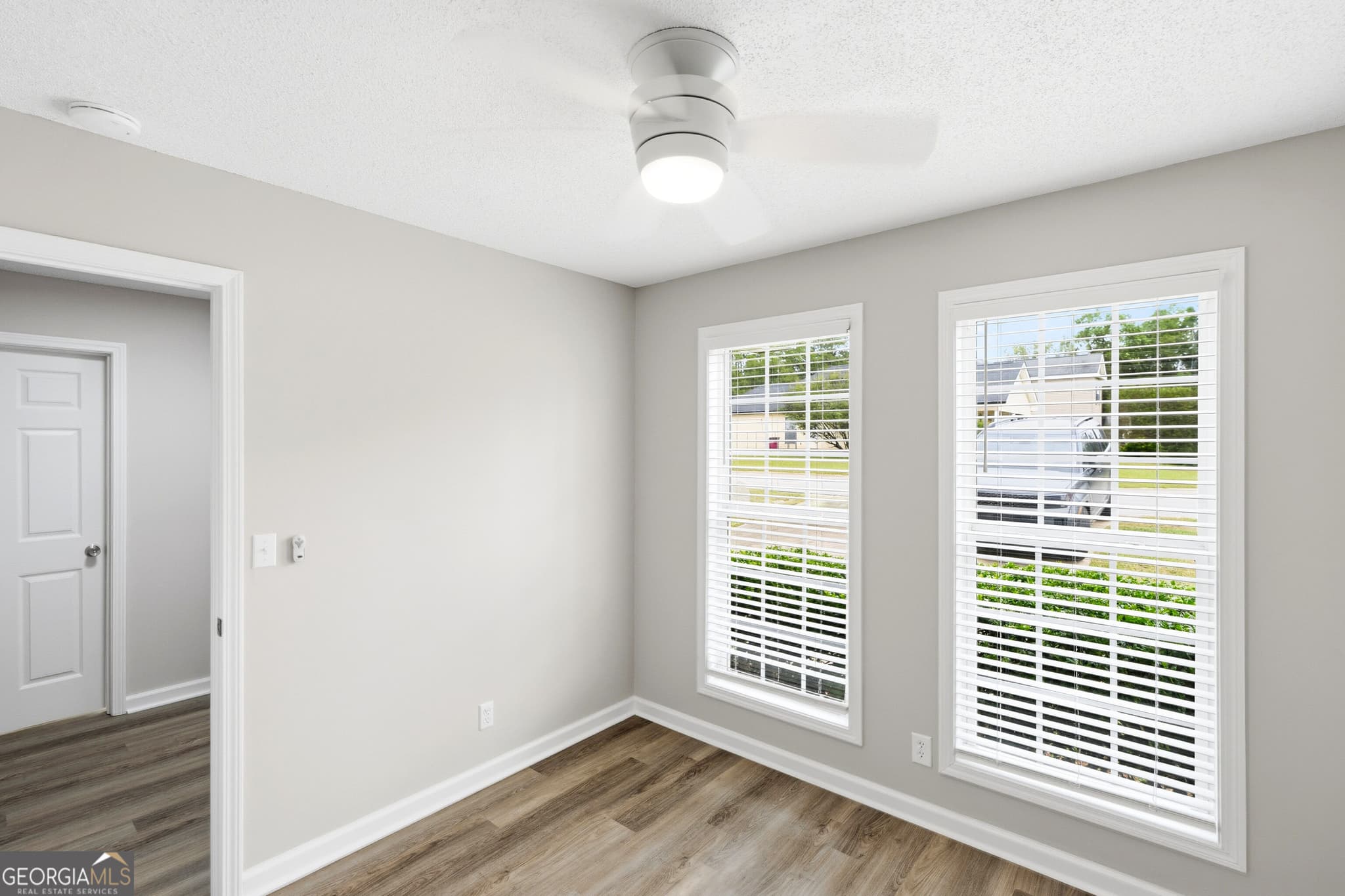 3 bedroom, 2 bathroom, 1,270 sq ft single family residence for sale at 831 Glenridge Drive, Macon, GA 31211 — photo 6