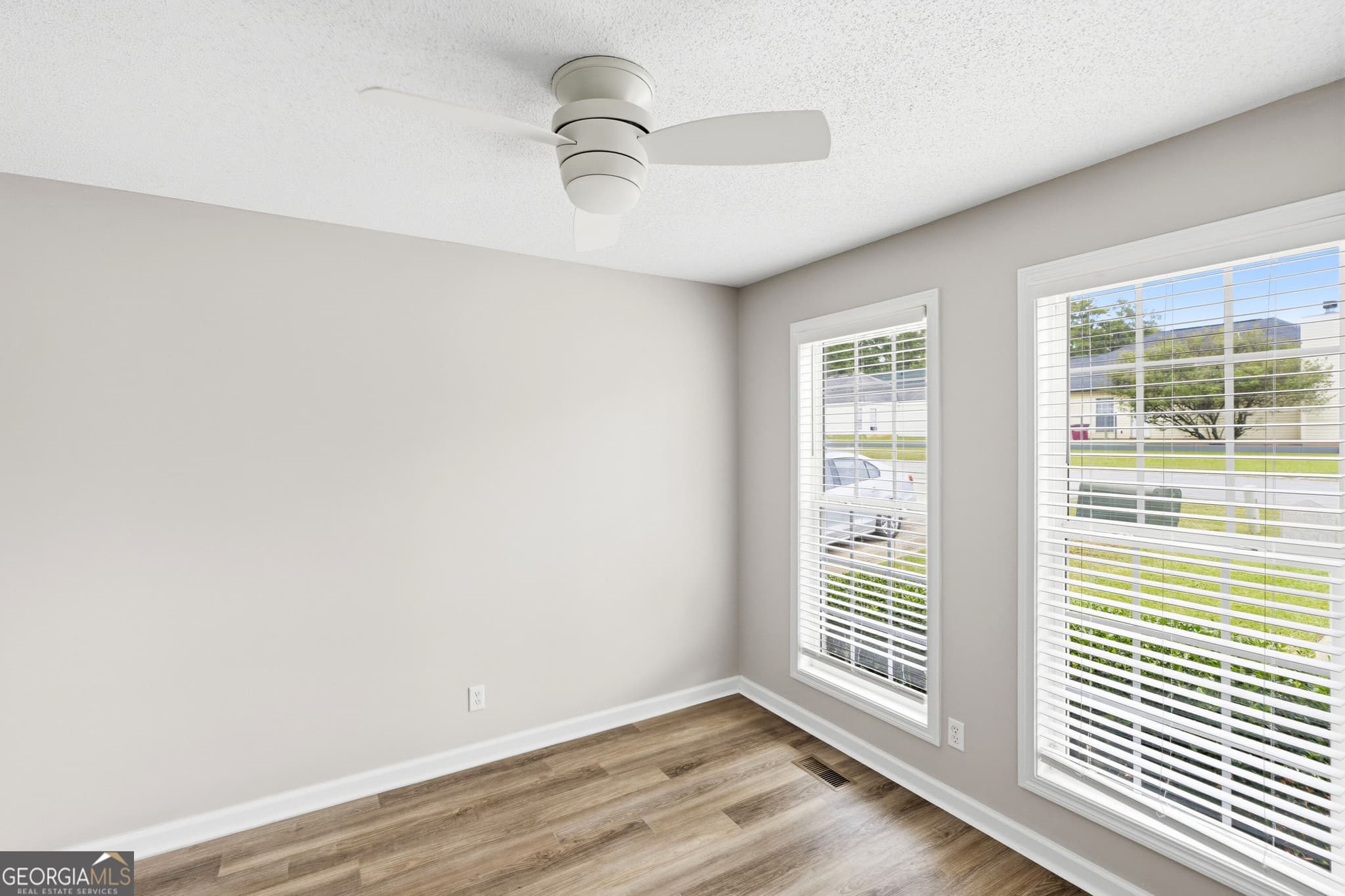 3 bedroom, 2 bathroom, 1,270 sq ft single family residence for sale at 831 Glenridge Drive, Macon, GA 31211 — photo 7