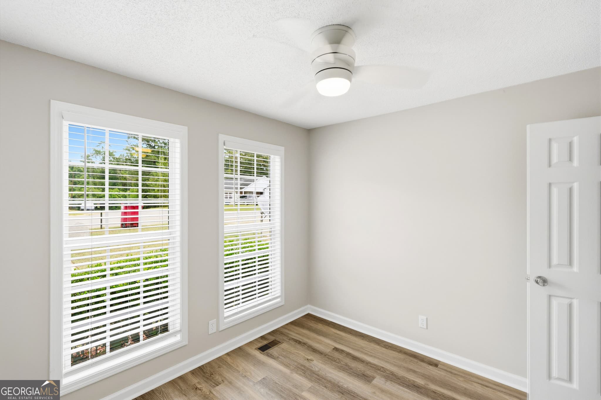 3 bedroom, 2 bathroom, 1,270 sq ft single family residence for sale at 831 Glenridge Drive, Macon, GA 31211 — photo 5
