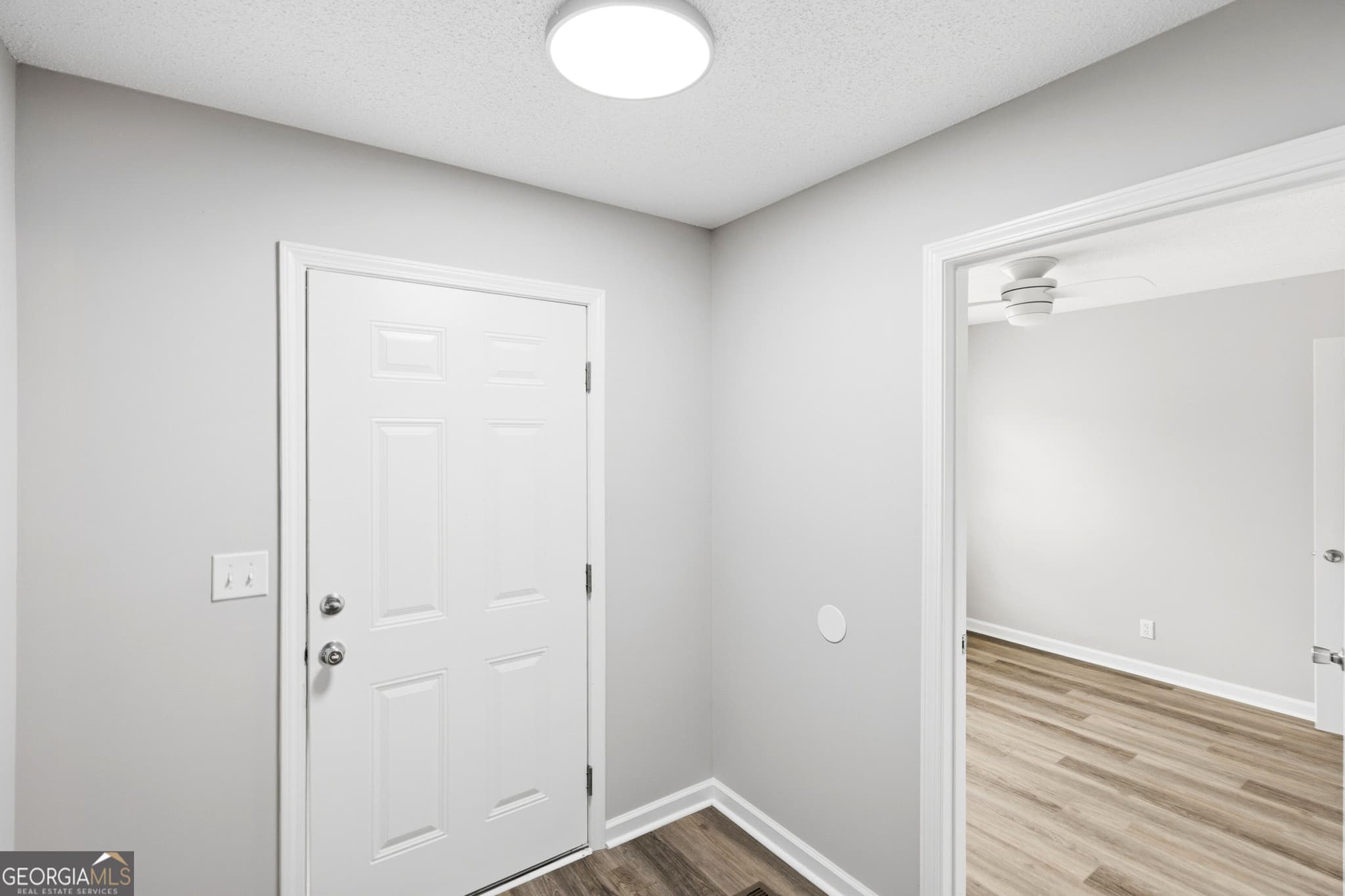 3 bedroom, 2 bathroom, 1,270 sq ft single family residence for sale at 831 Glenridge Drive, Macon, GA 31211 — photo 4
