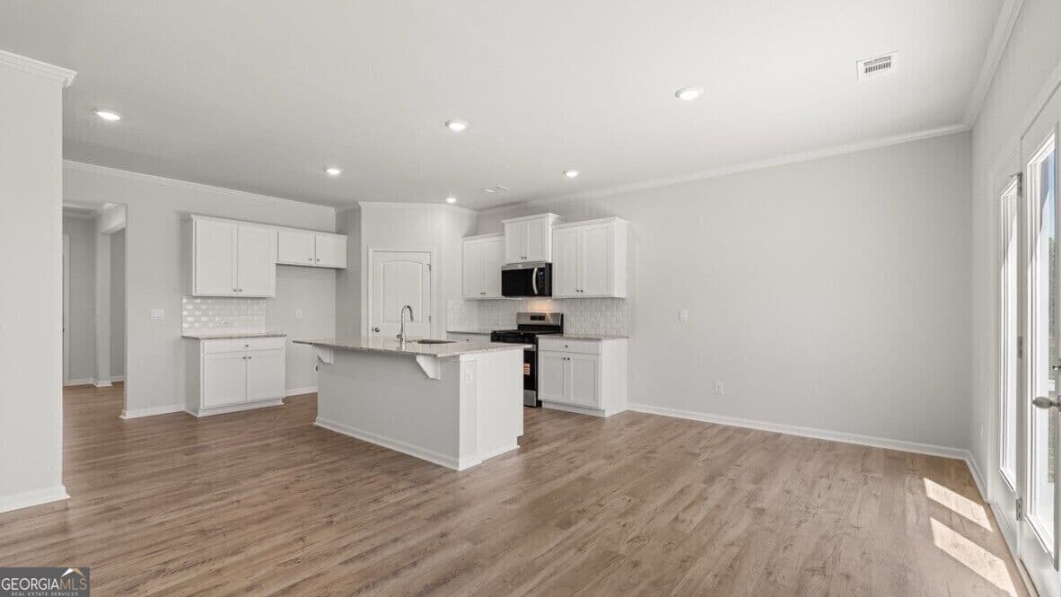 5 bedroom, 3 bathroom, 2,511 sq ft single family residence for sale at 379 Belmont Drive, Cartersville, GA 30120 — photo 7