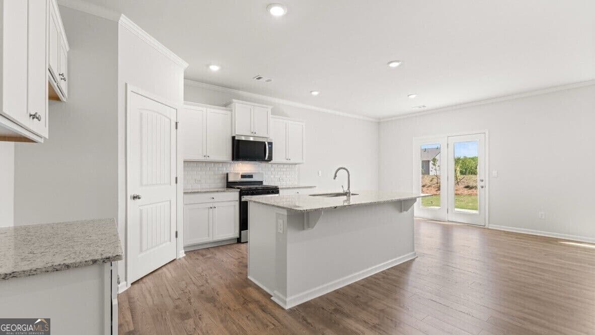 5 bedroom, 3 bathroom, 2,511 sq ft single family residence for sale at 379 Belmont Drive, Cartersville, GA 30120 — photo 5
