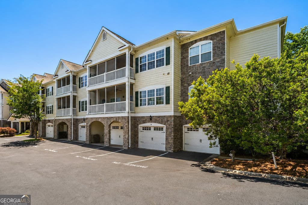 3 bedroom, 2 bathroom, 1,292 sq ft condominium sold at 2015 Village Boulevard, Rome, GA 30161