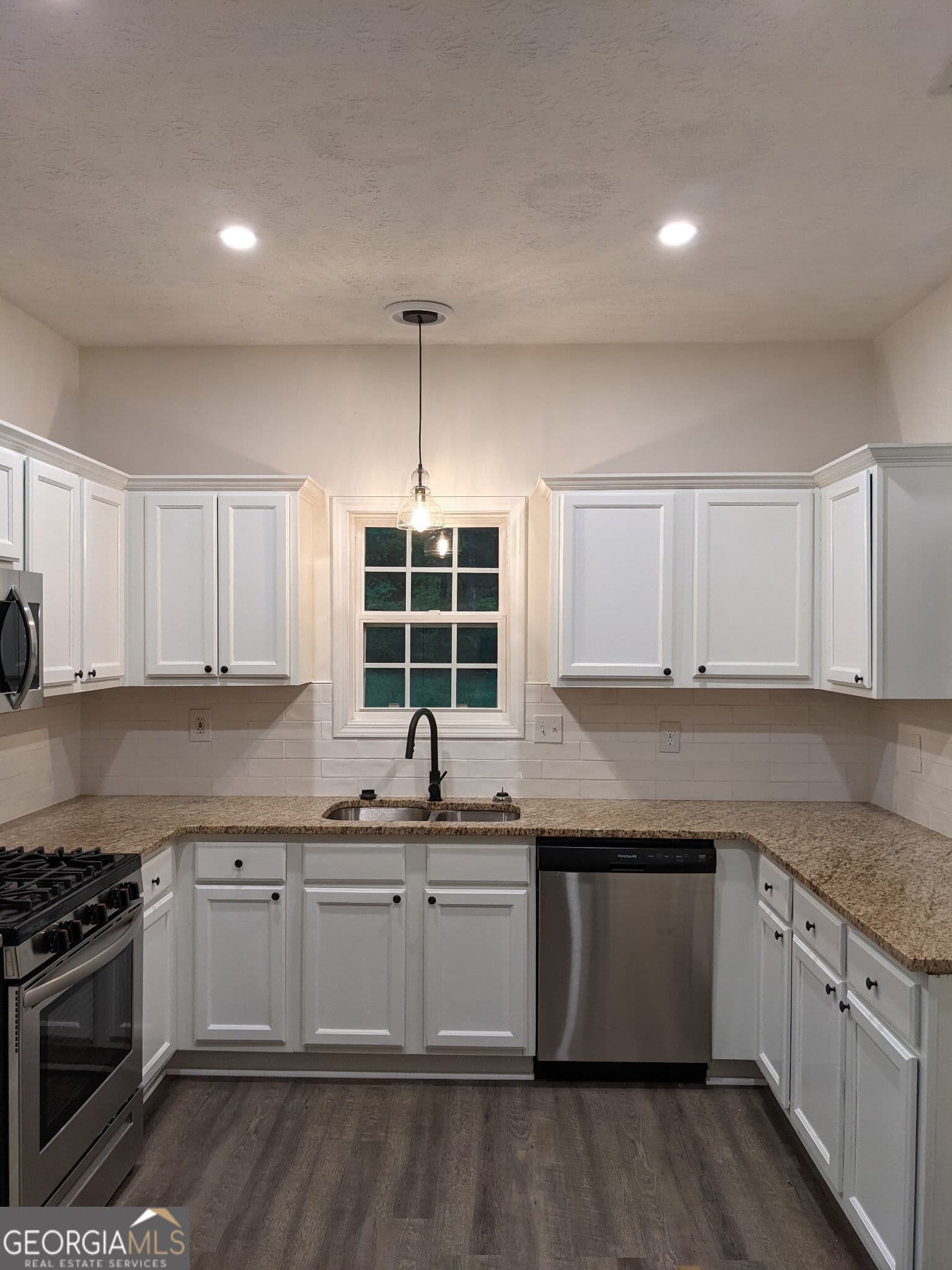 3 bedroom, 2.5 bathroom, 1,888 sq ft single family residence for rent at 322 Emerald Way, Senoia, GA 30276 for $2,250 a month — photo 6