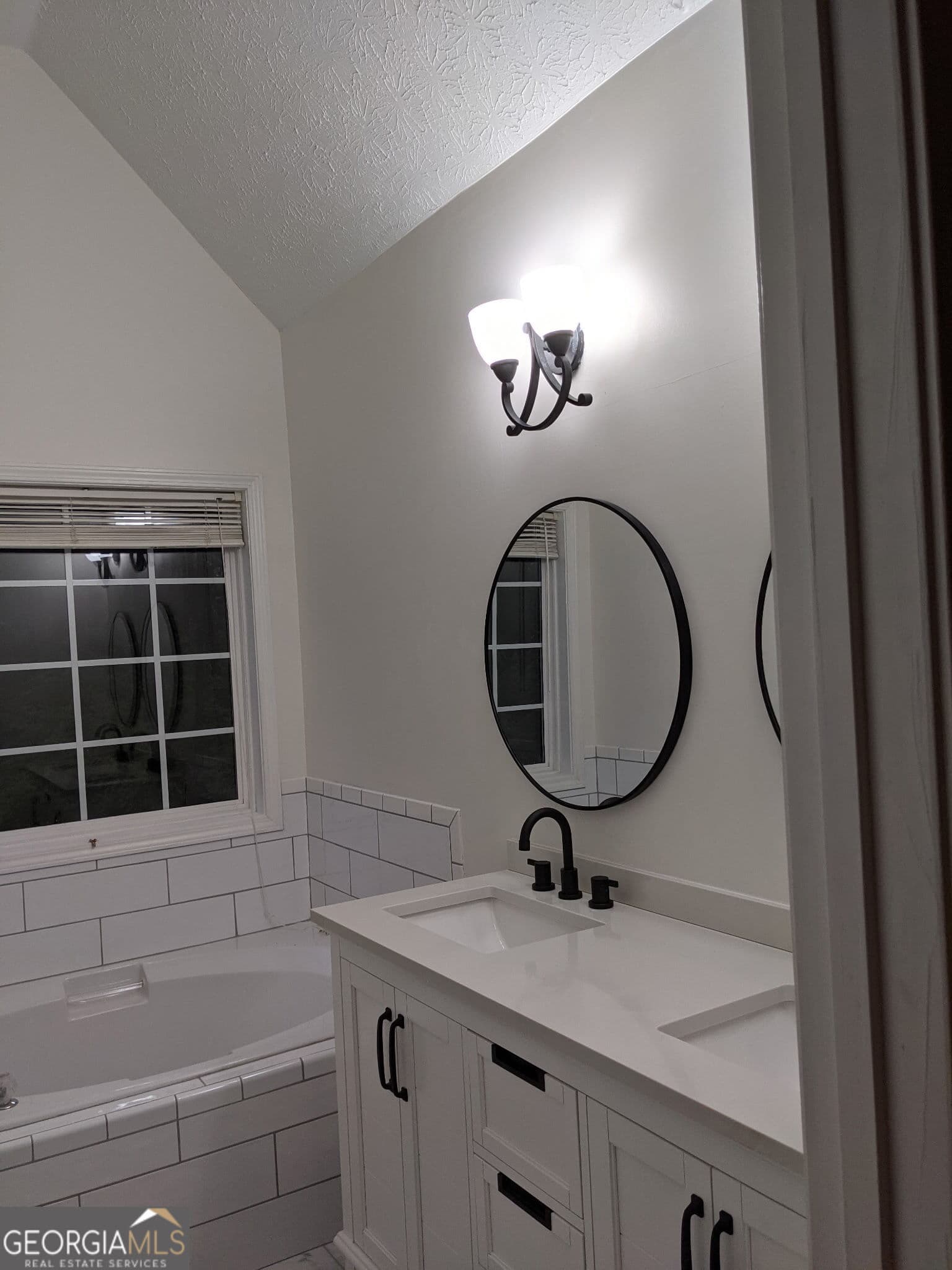 3 bedroom, 2.5 bathroom, 1,888 sq ft single family residence for rent at 322 Emerald Way, Senoia, GA 30276 for $2,250 a month — photo 5