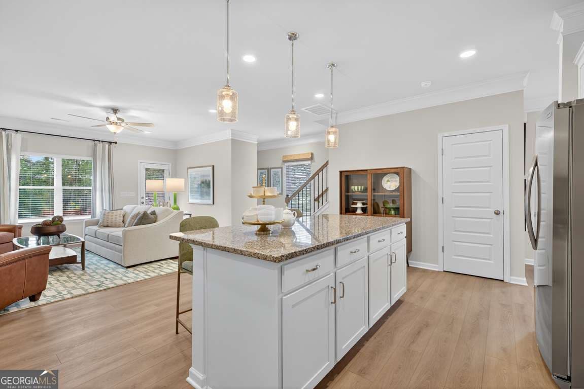 3 bedroom, 2.5 bathroom, 1,912 sq ft townhouse for sale at 827 Crescent Drive 55, Riverdale, GA 30274 — photo 4
