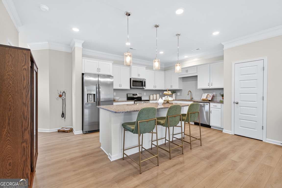 3 bedroom, 2.5 bathroom, 1,912 sq ft townhouse for sale at 827 Crescent Drive 55, Riverdale, GA 30274 — photo 8