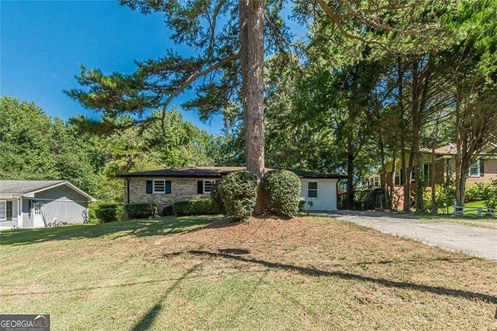 4 bedroom, 2 bathroom, 1,352 sq ft single family residence for sale at 6405 Kensington Court, Austell, GA 30106 — photo 3