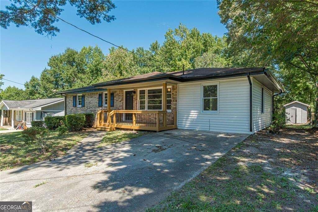 4 bedroom, 2 bathroom, 1,352 sq ft single family residence for sale at 6405 Kensington Court, Austell, GA 30106 — photo 1 of 46