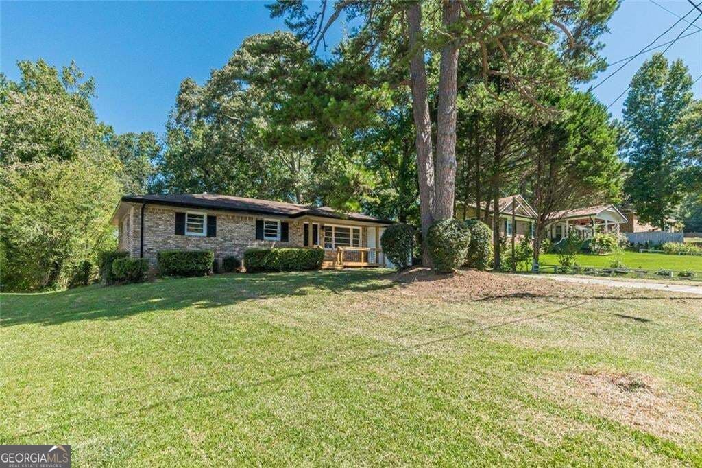 4 bedroom, 2 bathroom, 1,352 sq ft single family residence for sale at 6405 Kensington Court, Austell, GA 30106 — photo 4