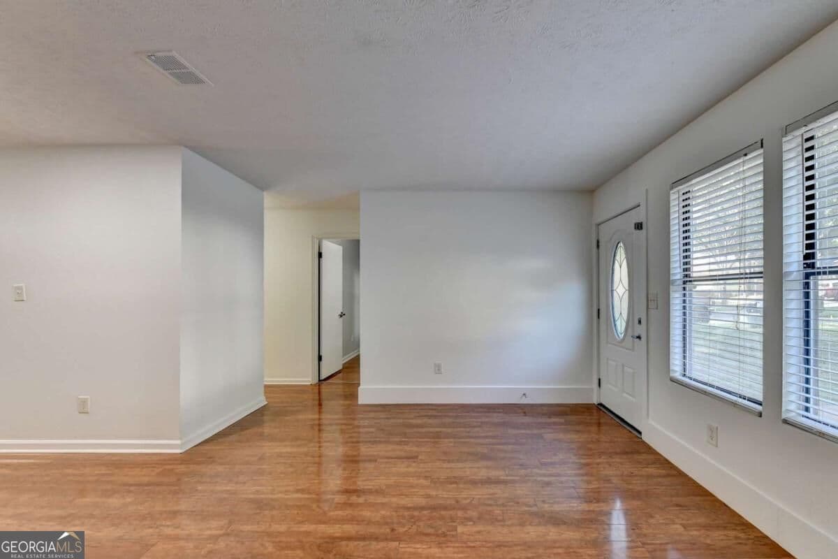5 bedroom, 3 bathroom, 1,020 sq ft single family residence for sale at 1360 Sugarwood Lane, Norcross, GA 30093 — photo 7