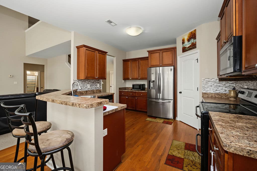 4 bedroom, 3 bathroom, 2,418 sq ft single family residence for sale at 270 Autumn Creek, Senoia, GA 30276 — photo 6