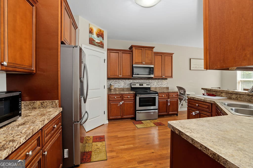 4 bedroom, 3 bathroom, 2,418 sq ft single family residence for sale at 270 Autumn Creek, Senoia, GA 30276 — photo 7
