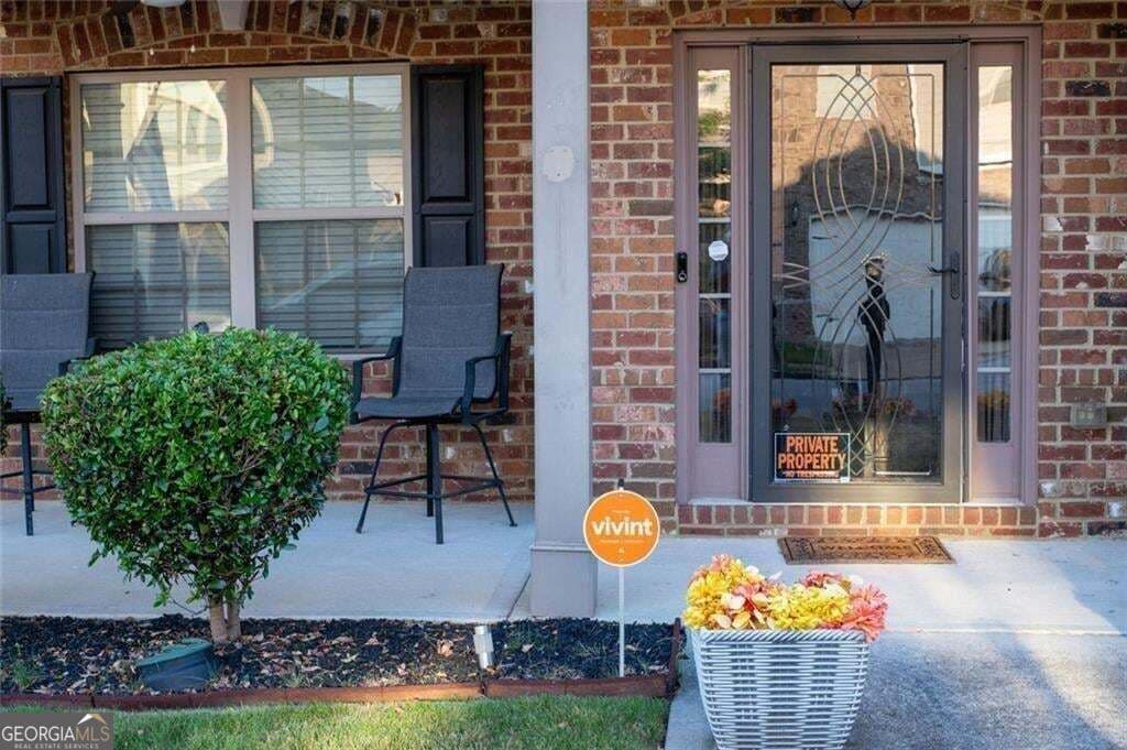 4 bedroom, 2.5 bathroom, 2,612 sq ft single family residence for sale at 7579 Crawford Court, Fairburn, GA 30213 — photo 2