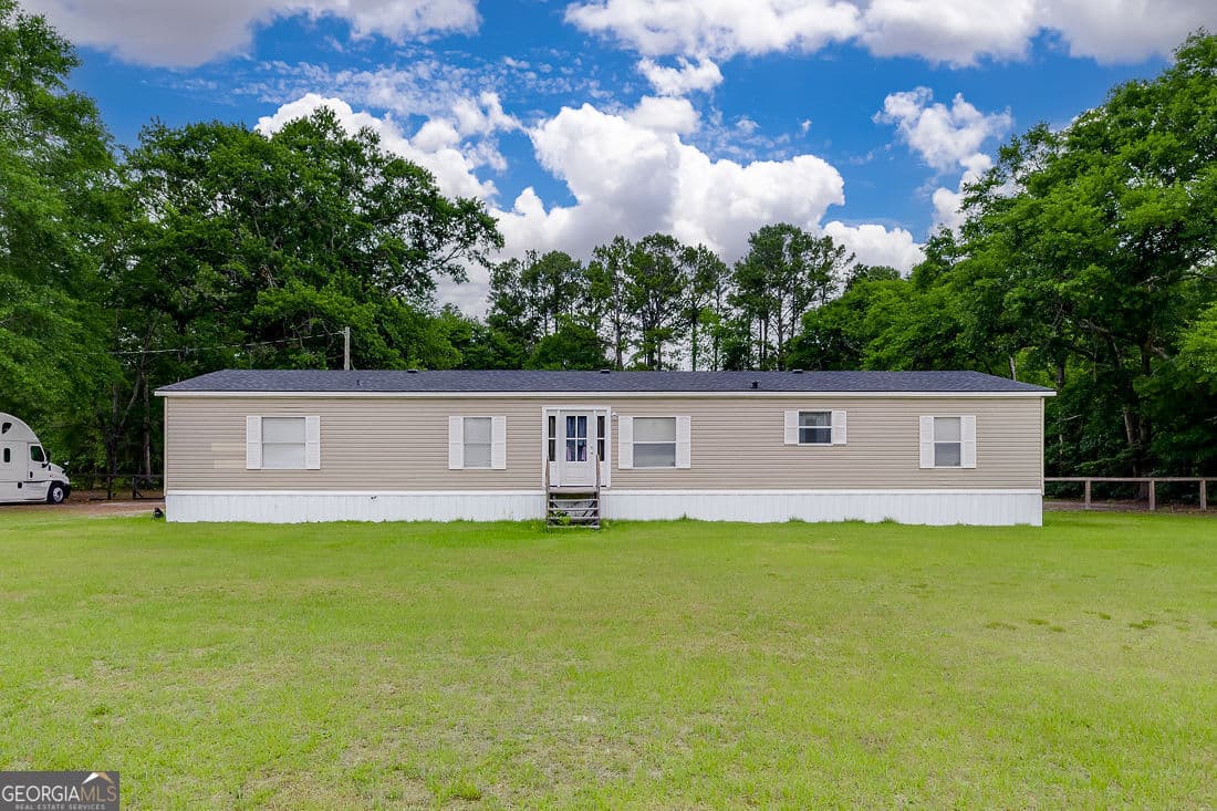 5 bedroom, 2 bathroom, 2,016 sq ft manufactured home,mobile home sold at 139 Ridge Road, Ellabell, GA 31308
