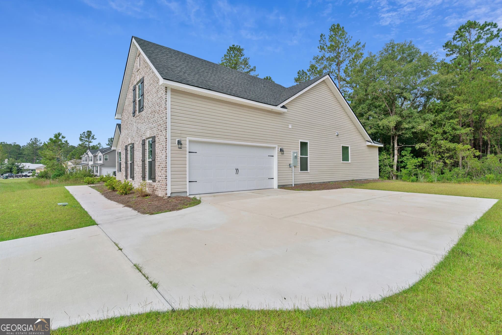 5 bedroom, 3 bathroom, 2,291 sq ft single family residence under contract at 109 Wave Break Court, Kingsland, GA 31548 — photo 2