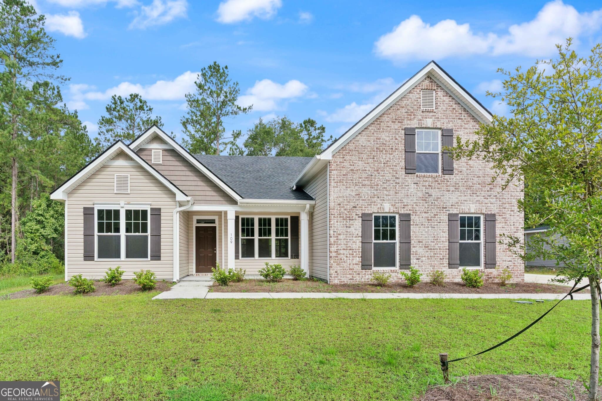 5 bedroom, 3 bathroom, 2,291 sq ft single family residence under contract at 109 Wave Break Court, Kingsland, GA 31548