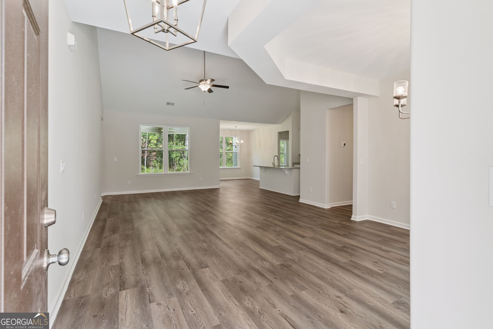 5 bedroom, 3 bathroom, 2,291 sq ft single family residence under contract at 109 Wave Break Court, Kingsland, GA 31548 — photo 5