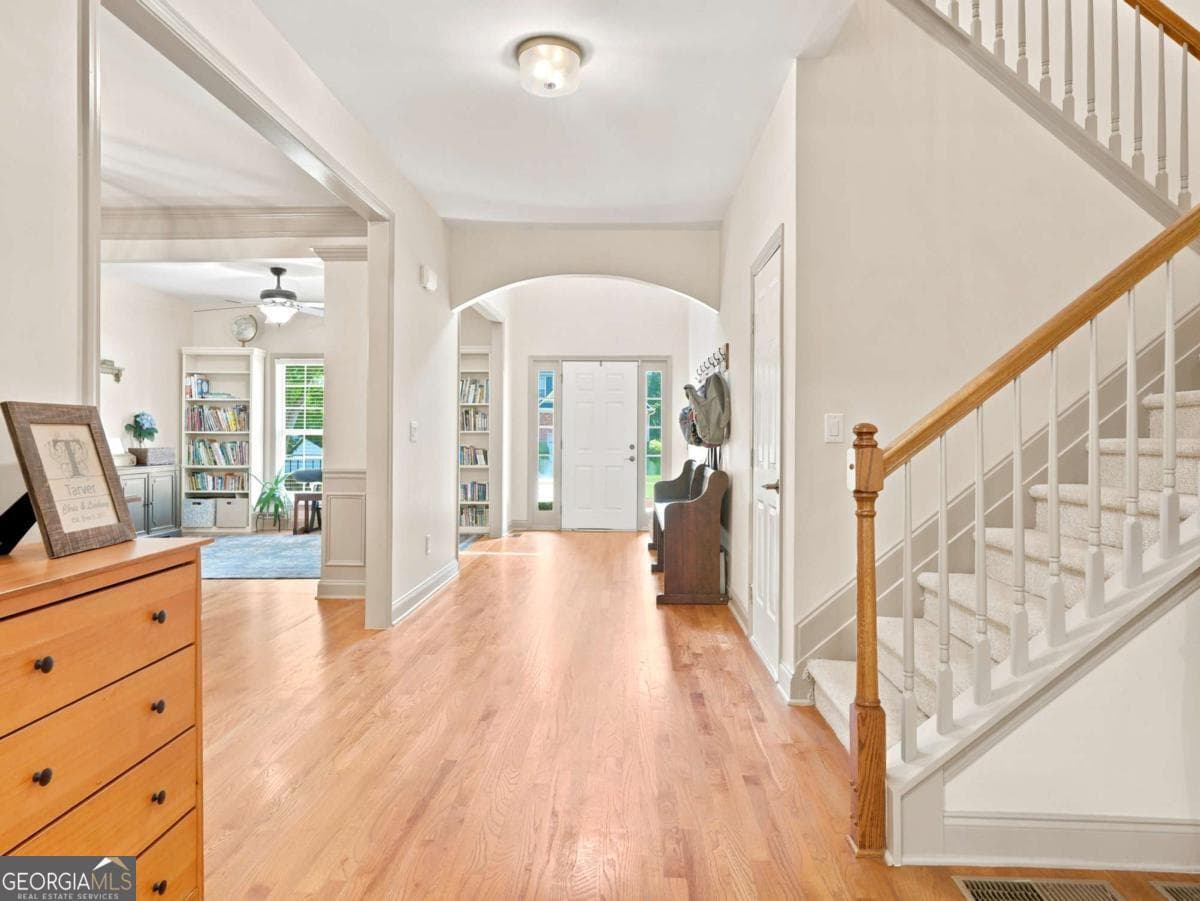 4 bedroom, 3.5 bathroom, 3,201 sq ft single family residence for sale at 1038 Boxwood Lane, Canton, GA 30114 — photo 6