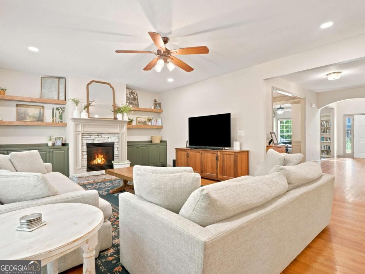 4 bedroom, 3.5 bathroom, 3,201 sq ft single family residence for sale at 1038 Boxwood Lane, Canton, GA 30114 — photo 5