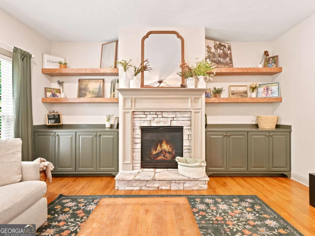 4 bedroom, 3.5 bathroom, 3,201 sq ft single family residence for sale at 1038 Boxwood Lane, Canton, GA 30114 — photo 4
