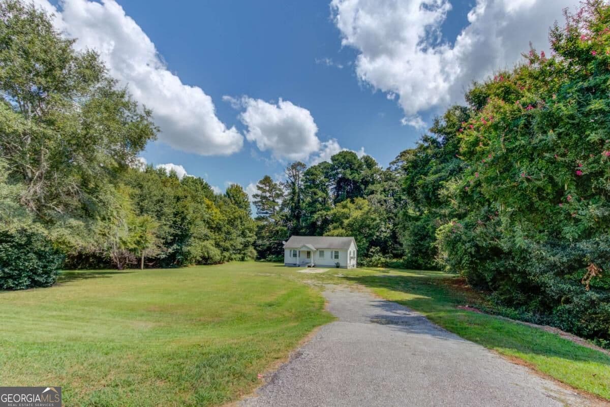 2 bedroom, 1 bathroom, 984 sq ft single family residence for sale at 2854 Centerville Highway, Snellville, GA 30078 — photo 4