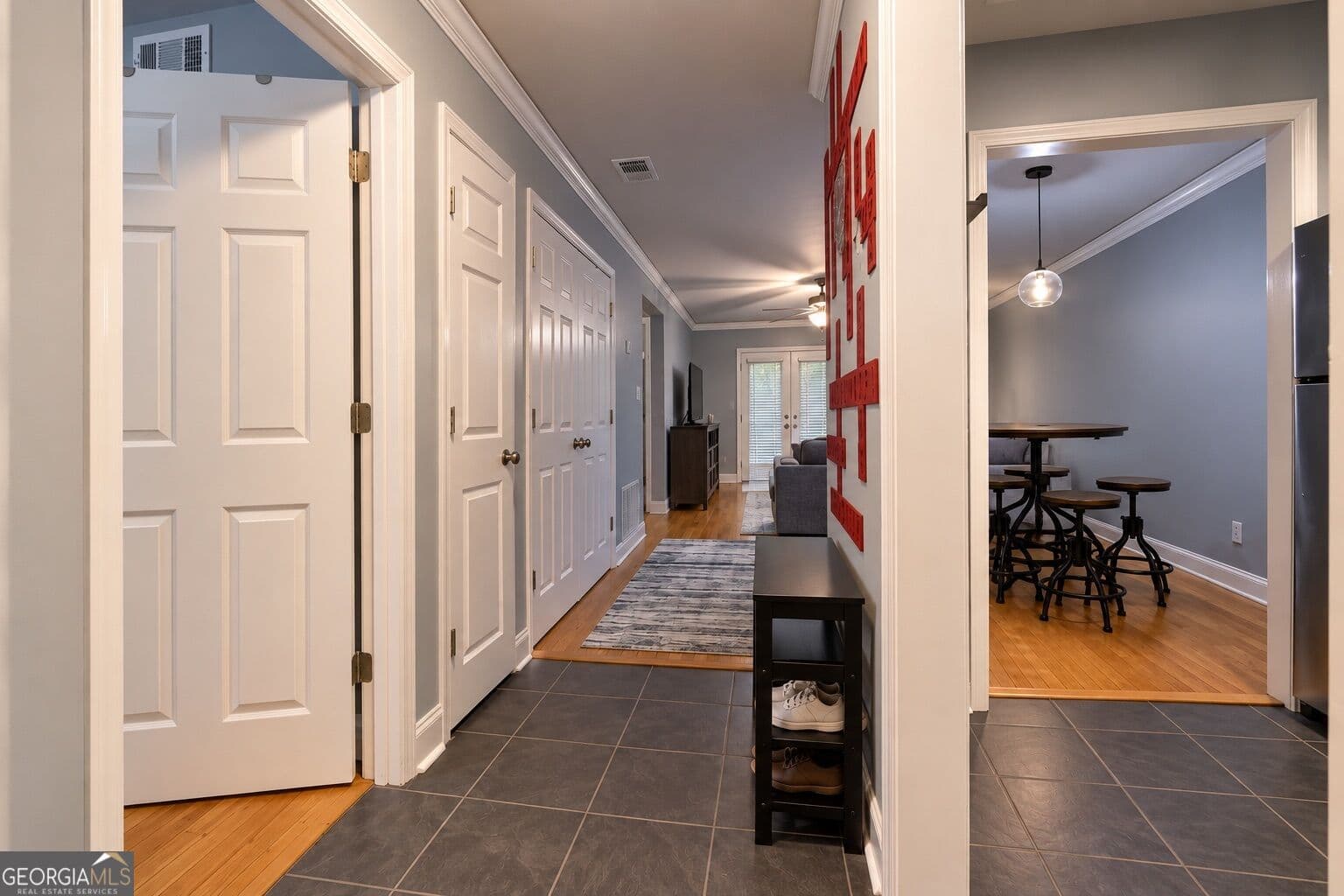 2 bedroom, 2 bathroom, 972 sq ft condominium for sale at 1055 Baxter Street 406, Athens, GA 30606 — photo 2