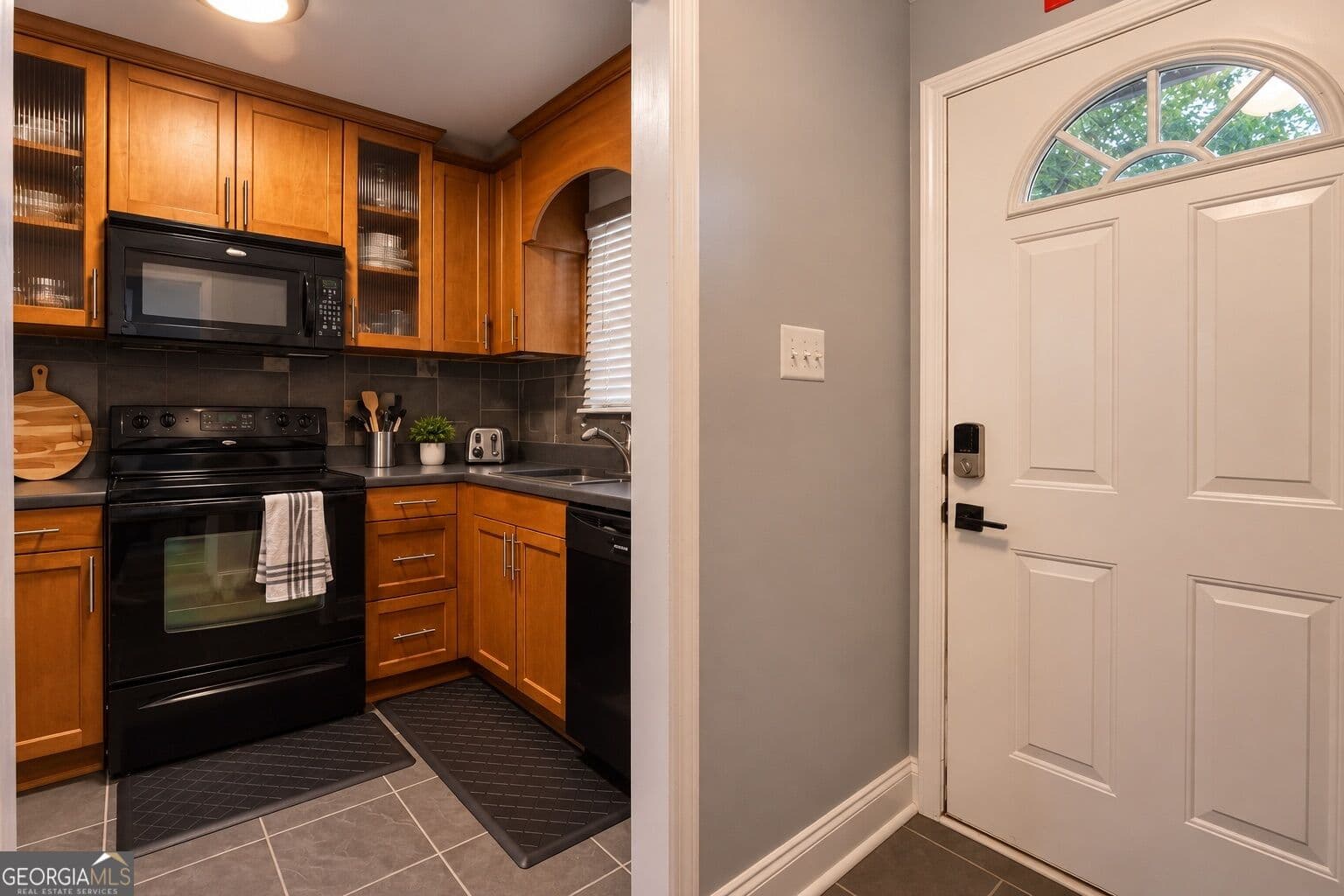 2 bedroom, 2 bathroom, 972 sq ft condominium for sale at 1055 Baxter Street 406, Athens, GA 30606 — photo 3