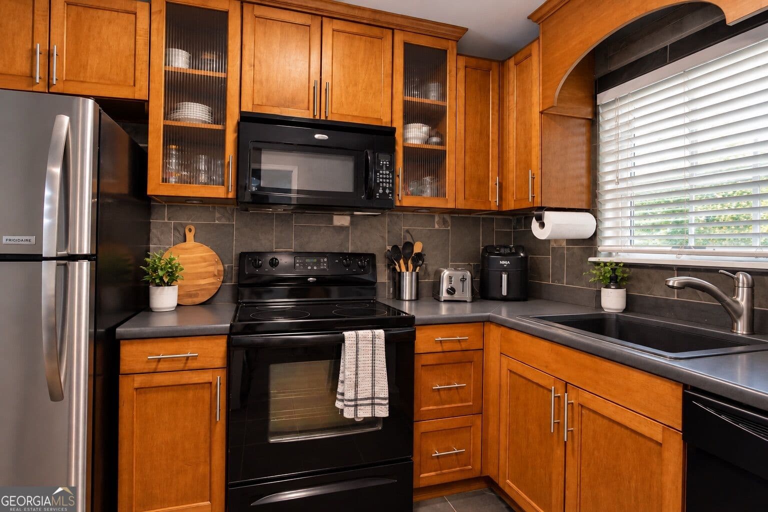 2 bedroom, 2 bathroom, 972 sq ft condominium for sale at 1055 Baxter Street 406, Athens, GA 30606 — photo 4