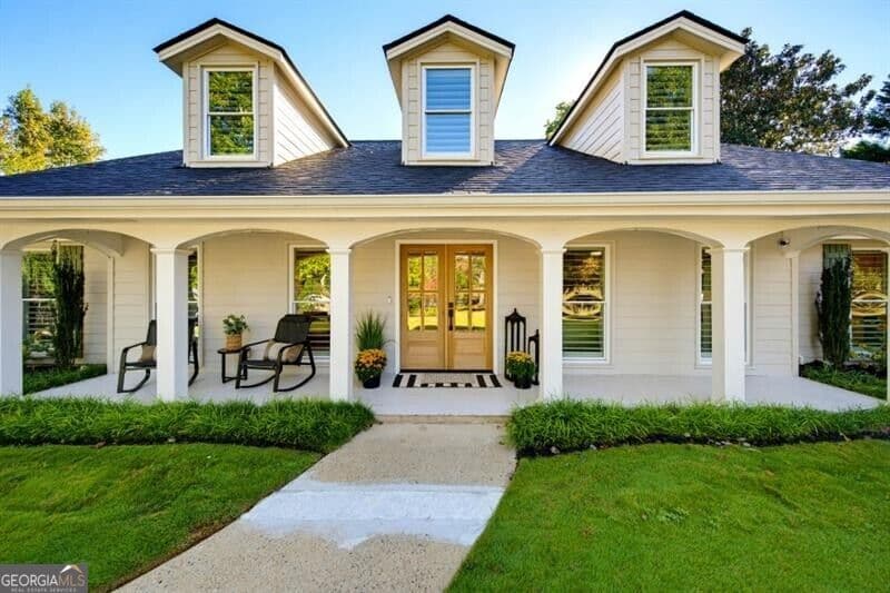 5 bedroom, 4.5 bathroom, 3,963 sq ft single family residence for sale at 12065 King Road, Roswell, GA 30075 — photo 3