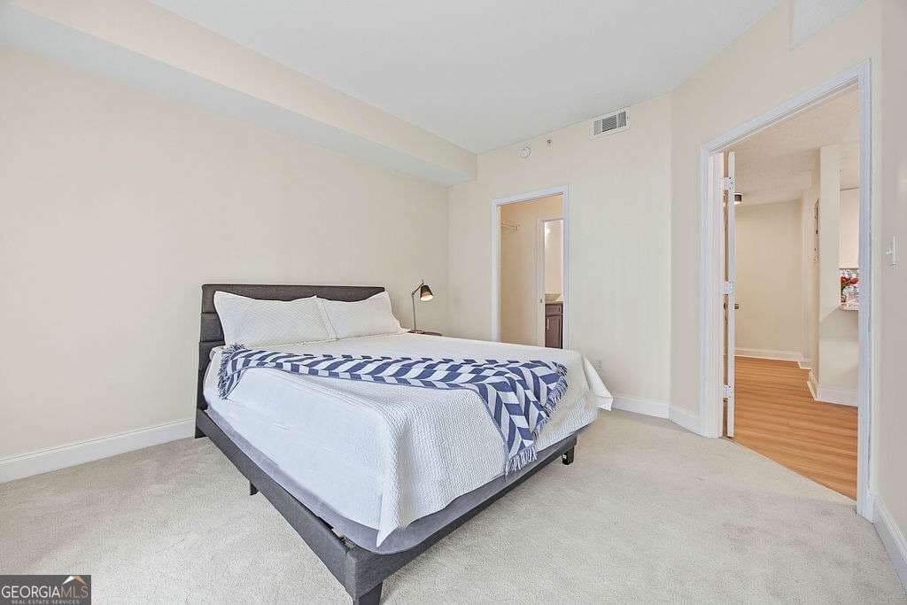 1 bedroom, 1 bathroom, 730 sq ft condominium for sale at 1075 Peachtree Walk A301, Atlanta, GA 30309 — photo 8
