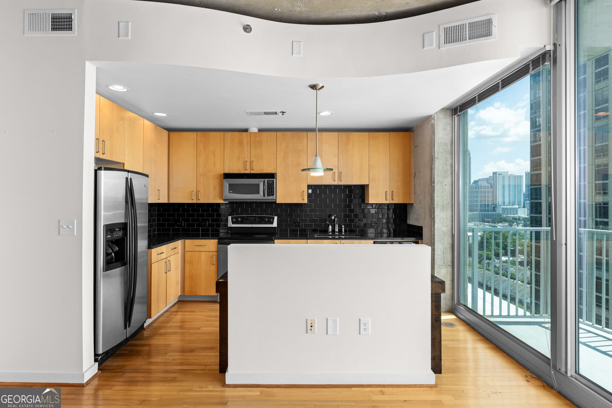 1 bedroom, 1 bathroom, 722 sq ft condominium for sale at 361 17th Street 1709, Atlanta, GA 30363 — photo 5