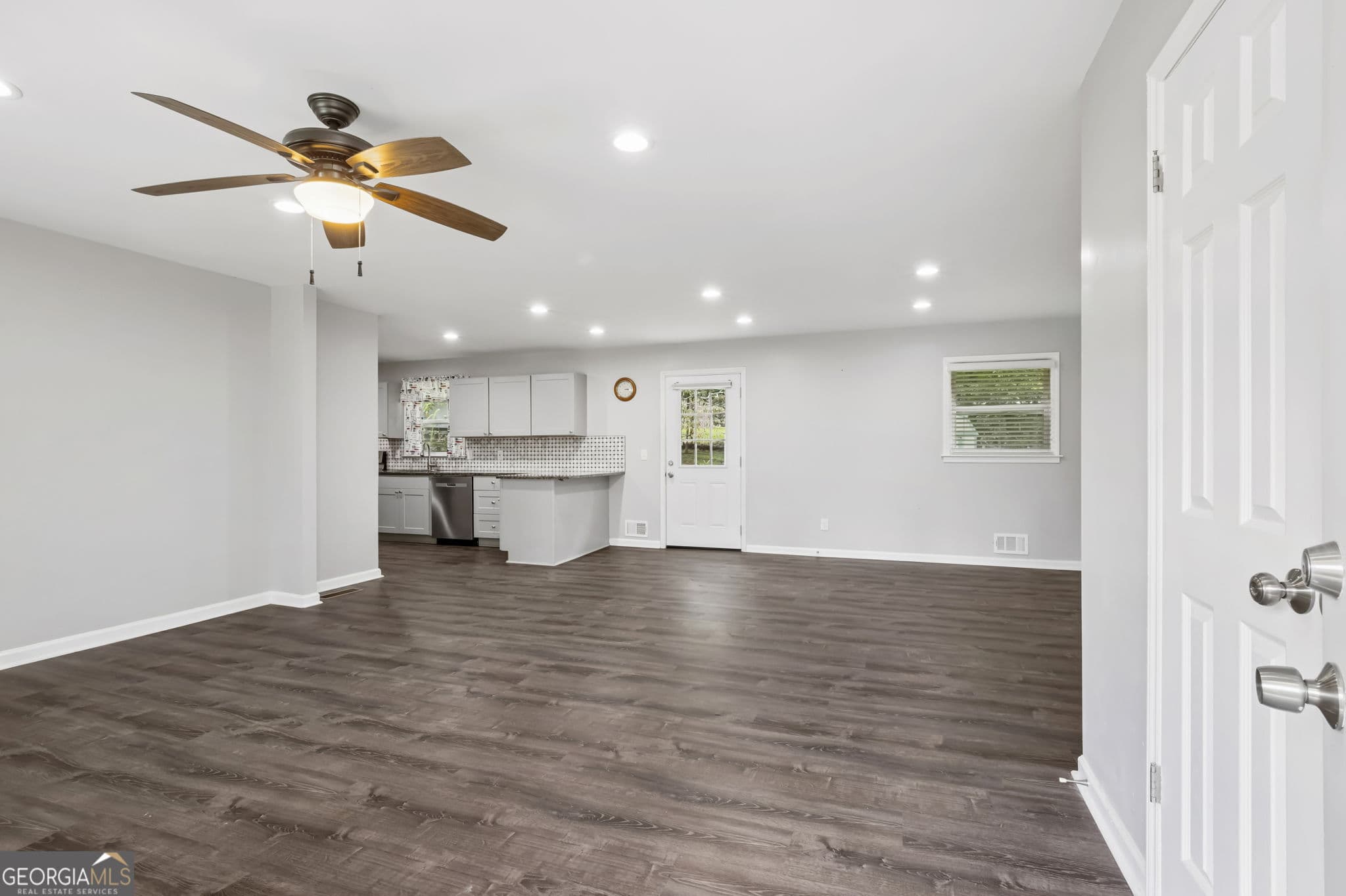 3 bedroom, 2 bathroom, 1,344 sq ft single family residence for sale at 1331 Owen Circle, Buford, GA 30518 — photo 6