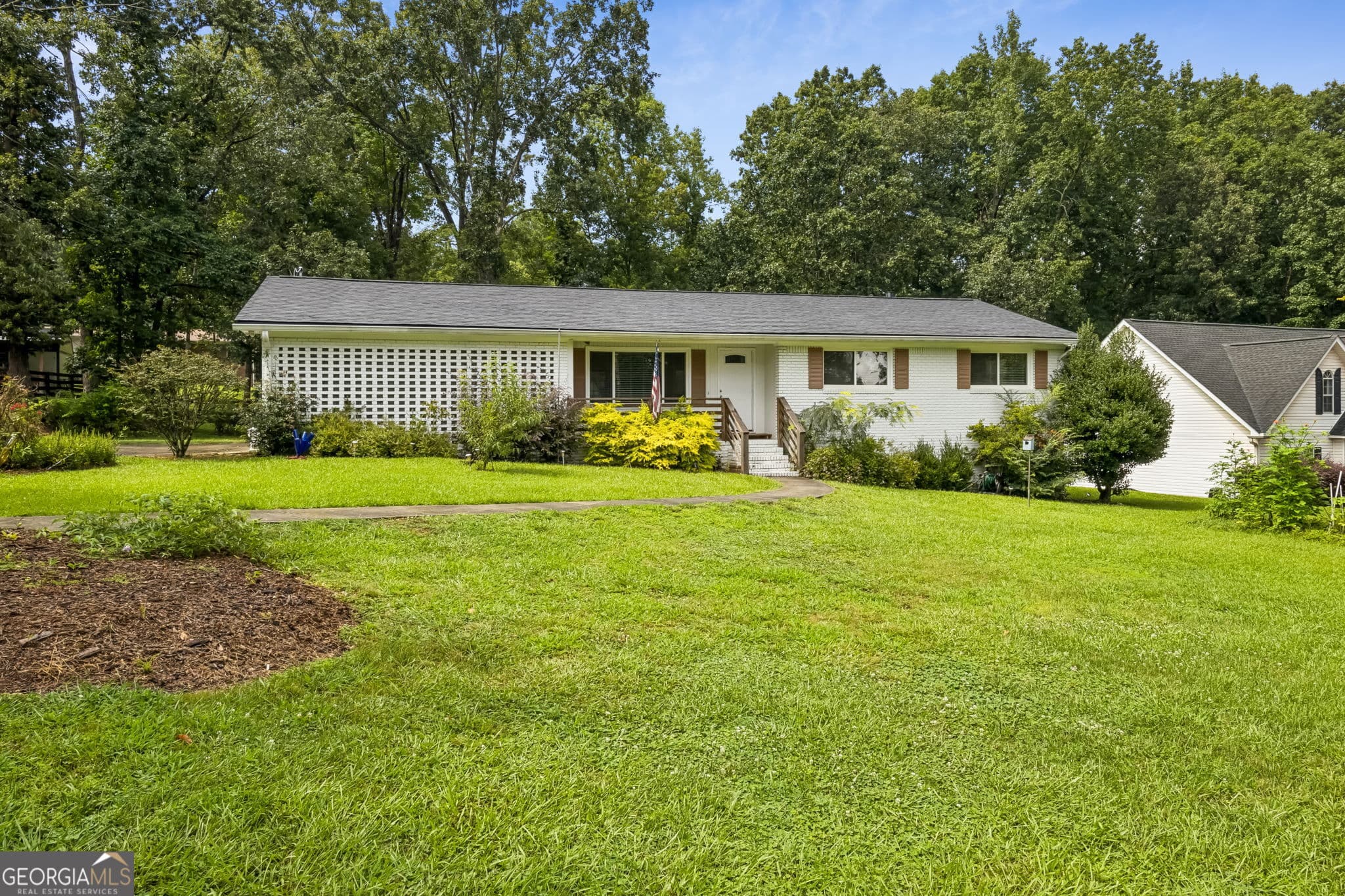 3 bedroom, 2 bathroom, 1,344 sq ft single family residence for sale at 1331 Owen Circle, Buford, GA 30518 — photo 3