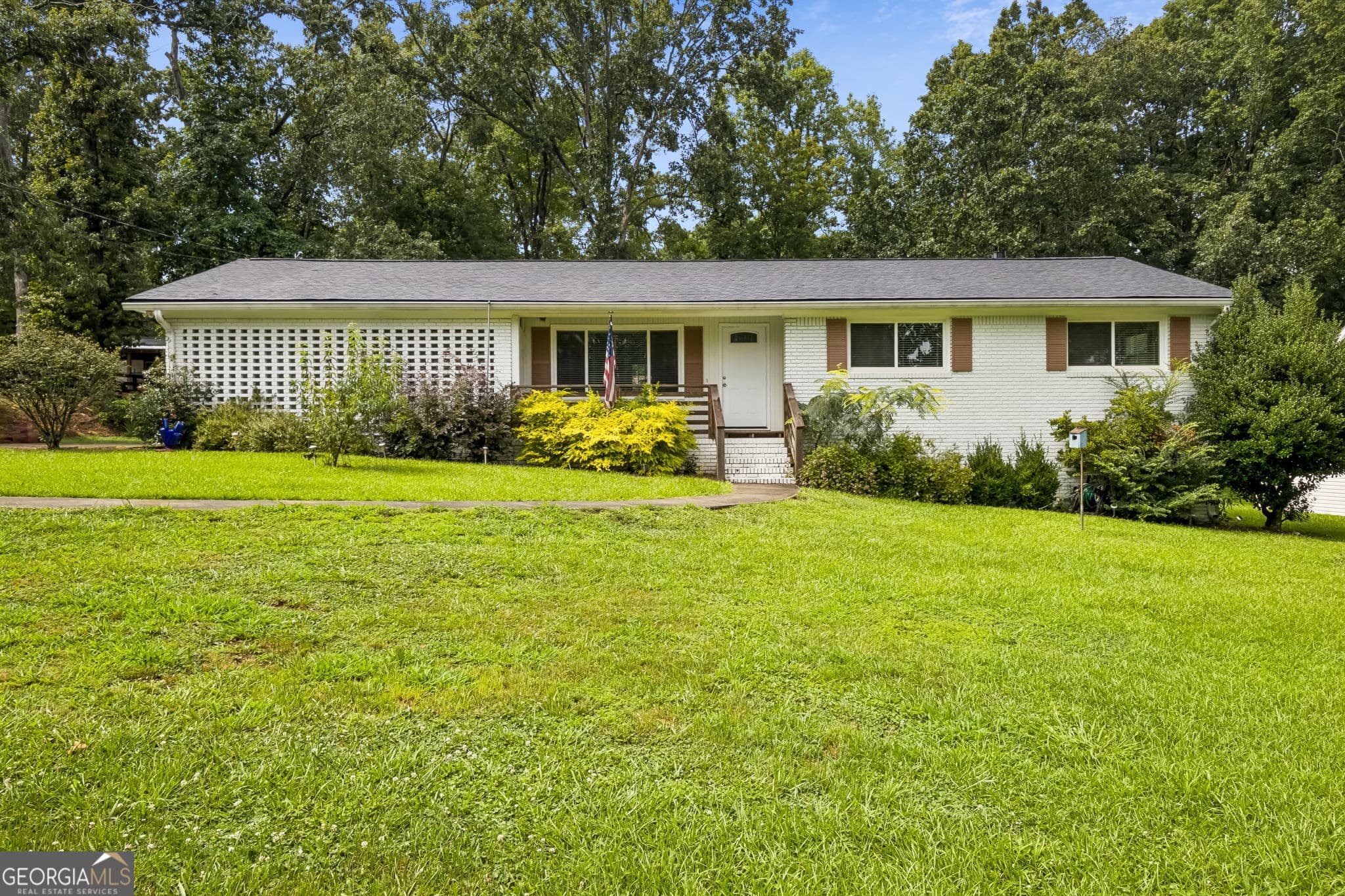 3 bedroom, 2 bathroom, 1,344 sq ft single family residence for sale at 1331 Owen Circle, Buford, GA 30518 — photo 1 of 49