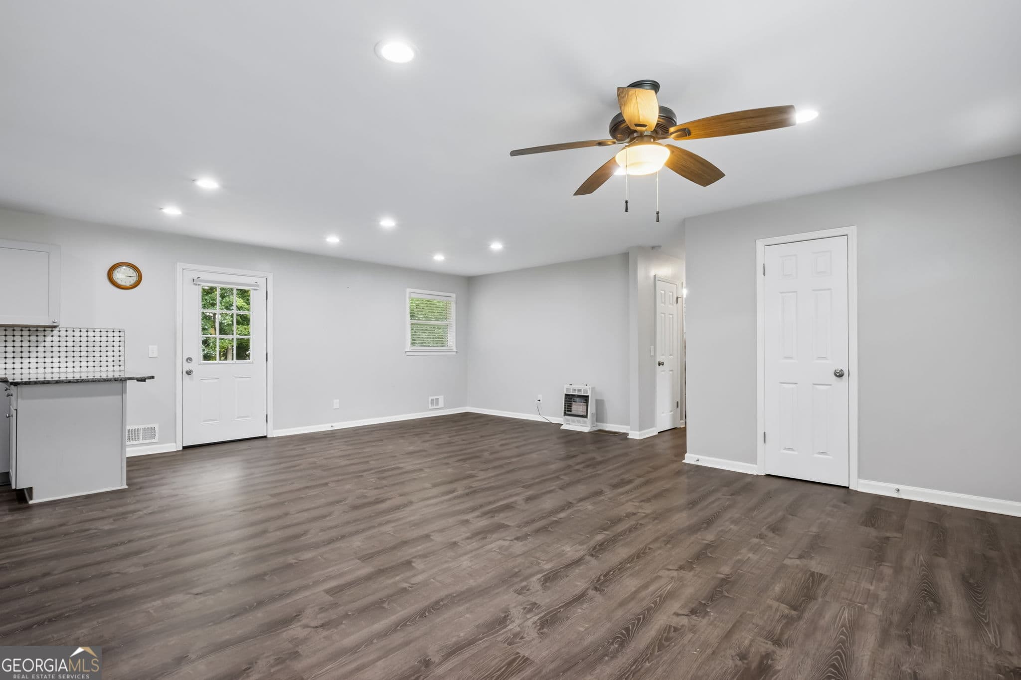 3 bedroom, 2 bathroom, 1,344 sq ft single family residence for sale at 1331 Owen Circle, Buford, GA 30518 — photo 9