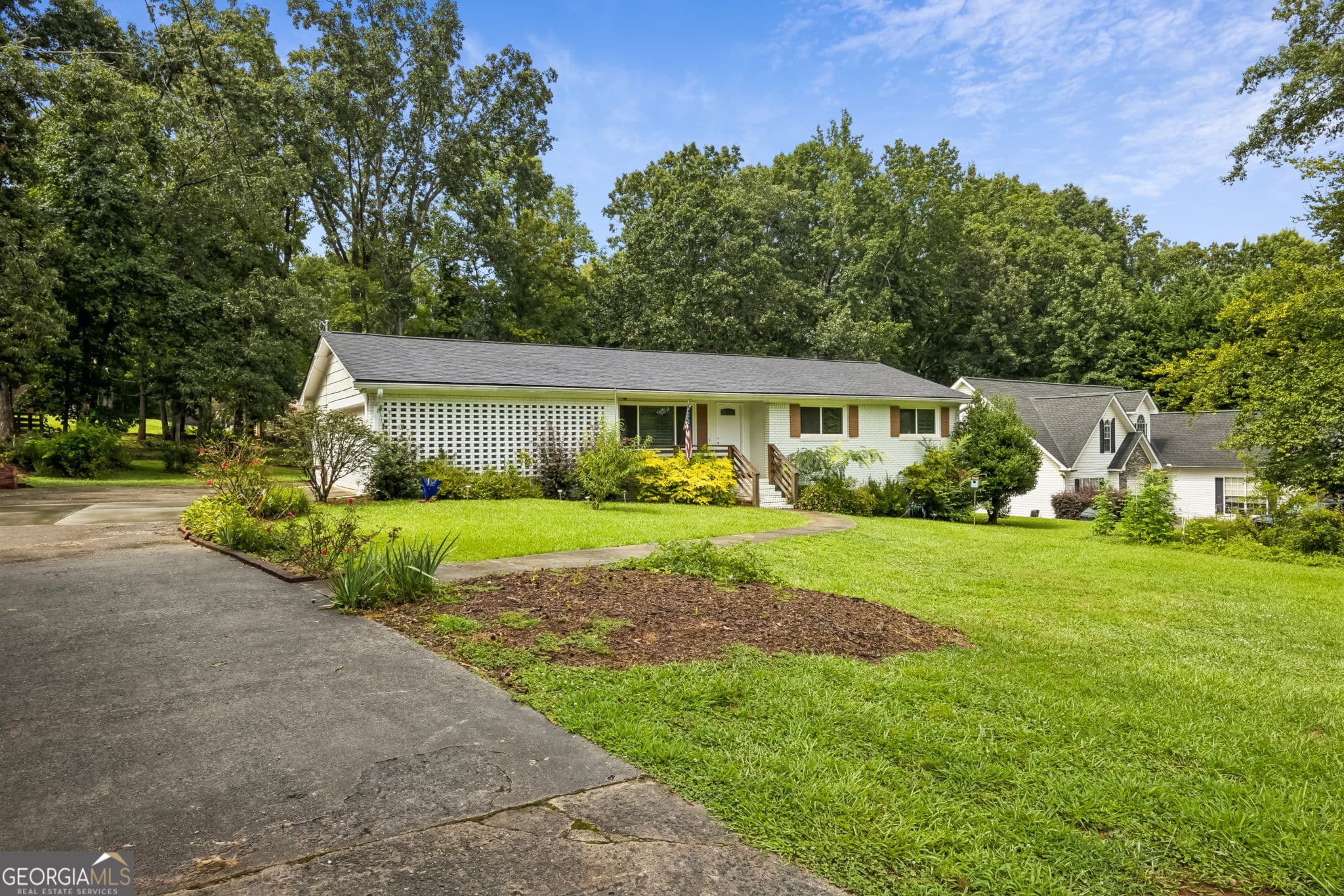 3 bedroom, 2 bathroom, 1,344 sq ft single family residence for sale at 1331 Owen Circle, Buford, GA 30518 — photo 4