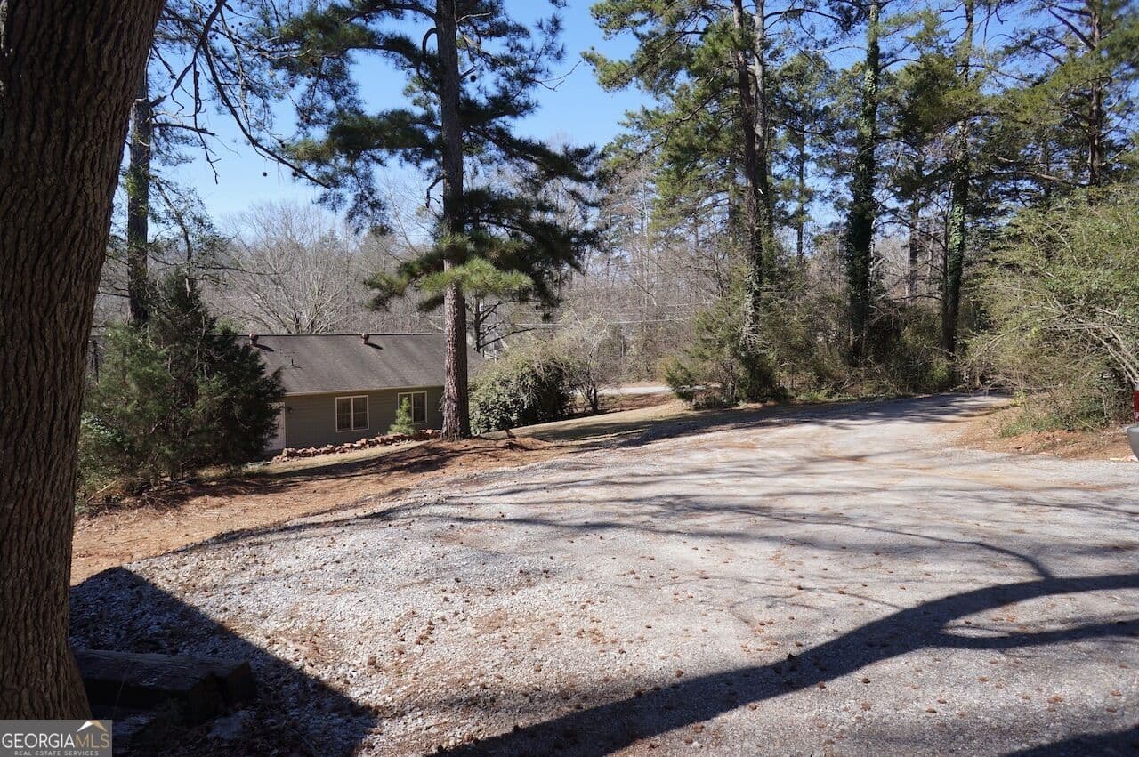 2 bedroom, 1.5 bathroom, 722 sq ft duplex for rent at 1453 Barnett Shoals A, Athens, GA 30605 for $1,125 a month — photo 2